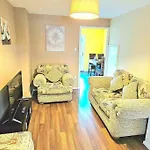 Cozy 3-Bed House Near Willen Lake With Garden