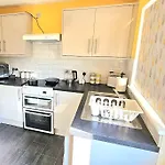 Cozy 3-Bed House Near Willen Lake With Garden