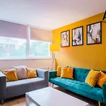 Chic One-Bedroom Apartment - Fast Wi-Fi, 4 Mins From Station, Perfect For Relocation By Av Hughes Properties