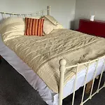 Host & Stay - Studley Knapp