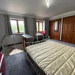 Host & Stay - Studley Knapp