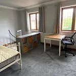 Host & Stay - Studley Knapp