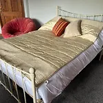 Host & Stay - Studley Knapp