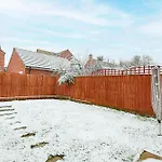 Detached 4 Bed-Ultrafast Wifi Garden Free Parking