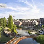 Luxury 2 Bedroom 2 Bathroom Apartment - City Centre - Free Parking, Balcony And Smart Tvs With Sky Tv And Netflix By Yoko Property