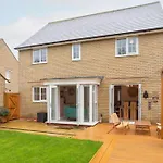 Luxurious 4 Dbl Bedroom House- Home Away From Home