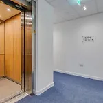 Beautiful Canal Side Apartment - City Centre - Balcony, Secure Parking, Self Check-In, Fast Wifi And Smart Tv With Sky Tv And Netflix By Yoko Property