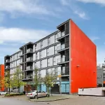 The Vizion Serviced Apartments From Pincott Properties - Free Parking, Private Balcony, And Wifi