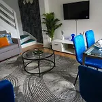 Cozy Coffee Hall Retreat In Milton Keynes