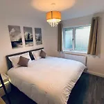 Close To Hospital - Ideal For Nurses - Disabled Facilities