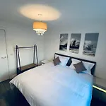 Close To Hospital - Ideal For Nurses - Disabled Facilities