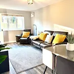 Furzton - Free Private Parking, Modern Home And Garden, 50 Tv, Sleeps 5