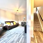 Furzton - Free Private Parking, Modern Home And Garden, 50 Tv, Sleeps 5