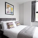 Cotels At 7Zero1 Serviced Apartments - Modern Apartments, Superfast Broadband, Free Parking, Centrally Located