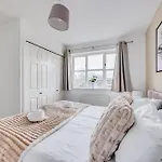 Tattenhoe House With Free Parking, Fast Wifi, Garden And Smart Tv By Yoko Property