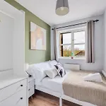 Tattenhoe House With Free Parking, Fast Wifi, Garden And Smart Tv By Yoko Property