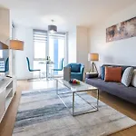 Stylish City Centre Apartment - Home From Home With Fully-Equipped Kitchen, Smart Tv, Netflix, Superfast Wifi, Free Parking, Self Check-In - By Brightleap Apartments