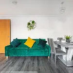 Modern 4Br Ground Floor Apt In Prime Central Mk Location, Walking Distance From Cmk Train Station, Close To Mk Amenities, 2 Bathrooms, Free Parking-Managed By Chique Properties Ltd