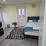 Spacious One Bedroom Self Contain With Toilet And Bath