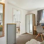 Emerald House - Prime Location - Driveway Parking, Pool Table, Fast Wifi, Self Check-In And Sky Tv By Yoko Property