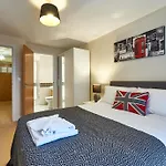 Shortstaymk Vizion Apartments, With Free Superfast Wi-Fi, Parking, Sky Sports And Movies