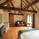 Manor Farm-Mk Self-Contained Serviced Accommodation