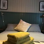 The New Lowndes Arms