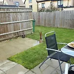 Lavi\'S House-East Milton Keynes