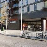 2 Bedroom 2 Bathroom Apartment In Central Milton Keynes With Free Parking And Smart Tv - Contractors, Relocation, Business Travellers