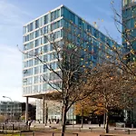 2 Bedroom 2 Bathroom Apartment In Central Milton Keynes With Free Parking And Smart Tv - Contractors, Relocation, Business Travellers