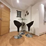 Spacious Contractor House For Large Groups- Up To 4 Private Parking By Ideyfine Apartments