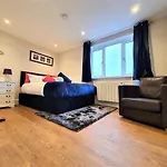 Spacious Contractor House For Large Groups- Up To 4 Private Parking By Ideyfine Apartments