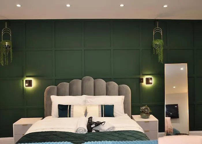 Stylish, Chic Studio- Central Mk
