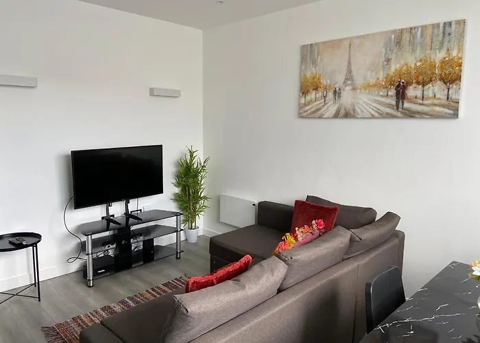 Lovely 2 Double Bedroom Flat With Free Parking - At The Atrium Mk