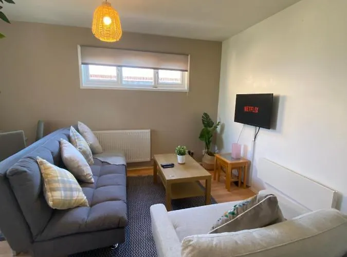 Cosy 1 Bedroom House In Milton Keynes With Free Wifi And Parking By Hp Accommodation