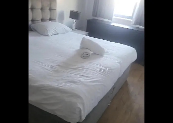 Broughton Comfy Den- Free Wifi, Netflix And Parking Available!