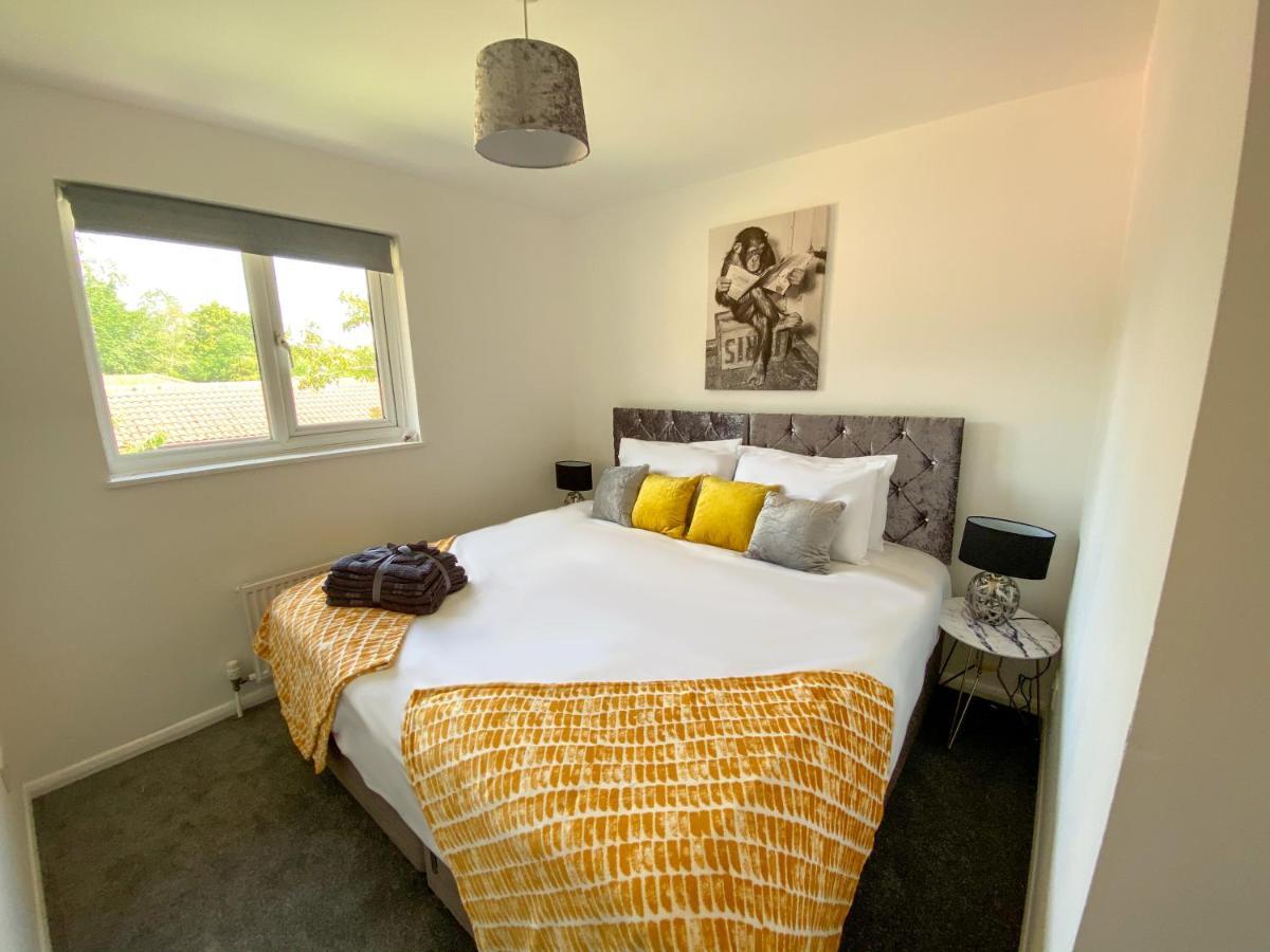 Contractor House - Free Parking - Garden - Cmk Milton Keynes