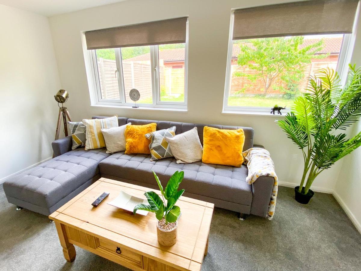 Contractor House - Free Parking - Garden - Cmk Holiday home