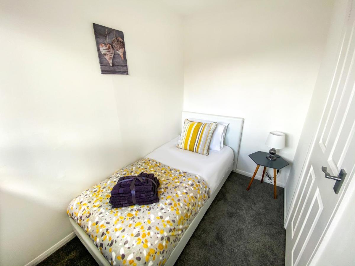 Contractor House - Free Parking - Garden - Cmk * Milton Keynes