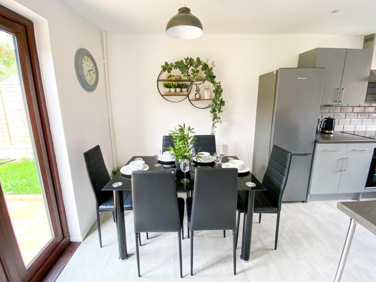 Holiday home Contractor House - Free Parking - Garden - Cmk