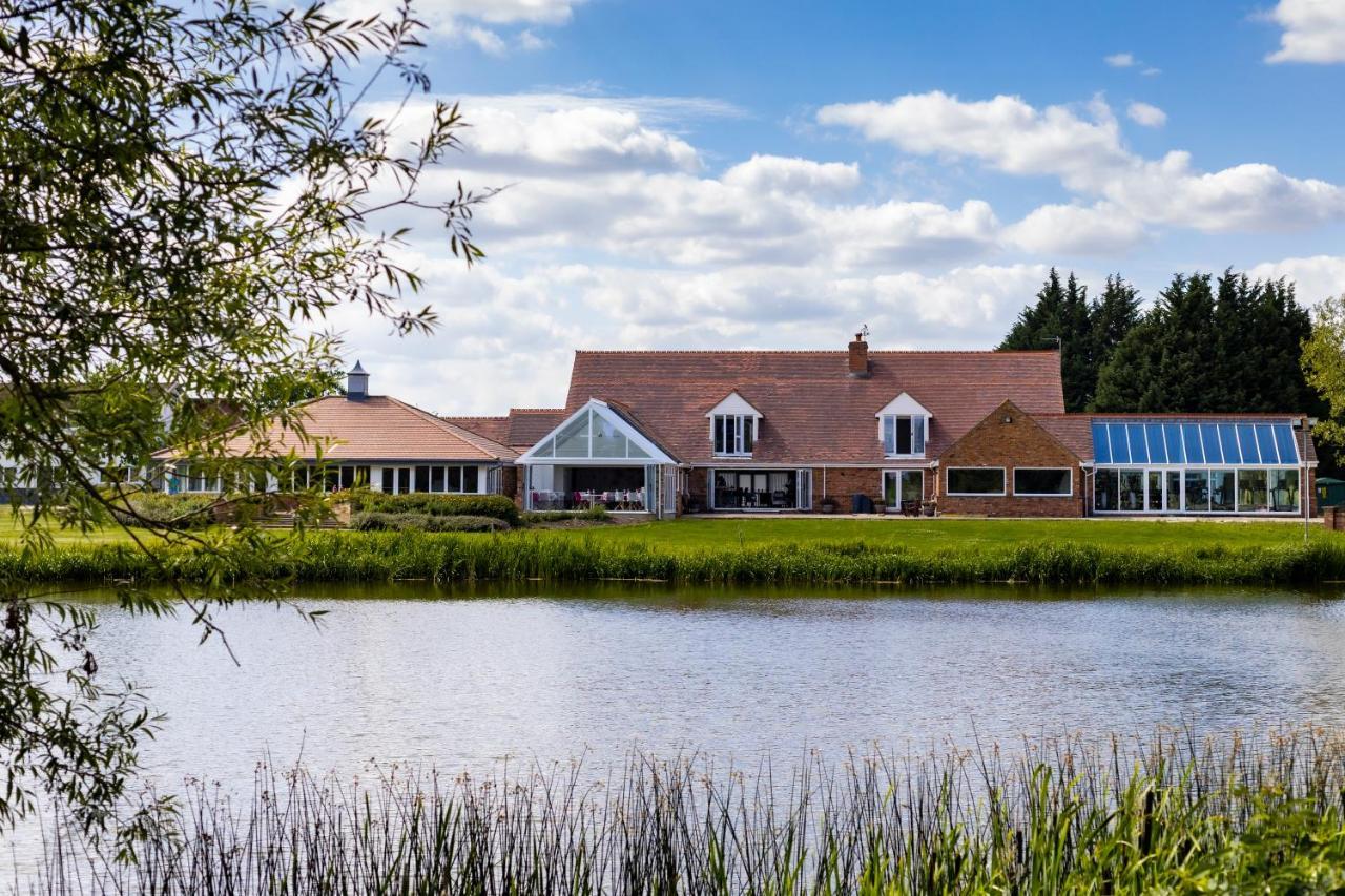 Kingfisher Hotel, Golf And Country Club
