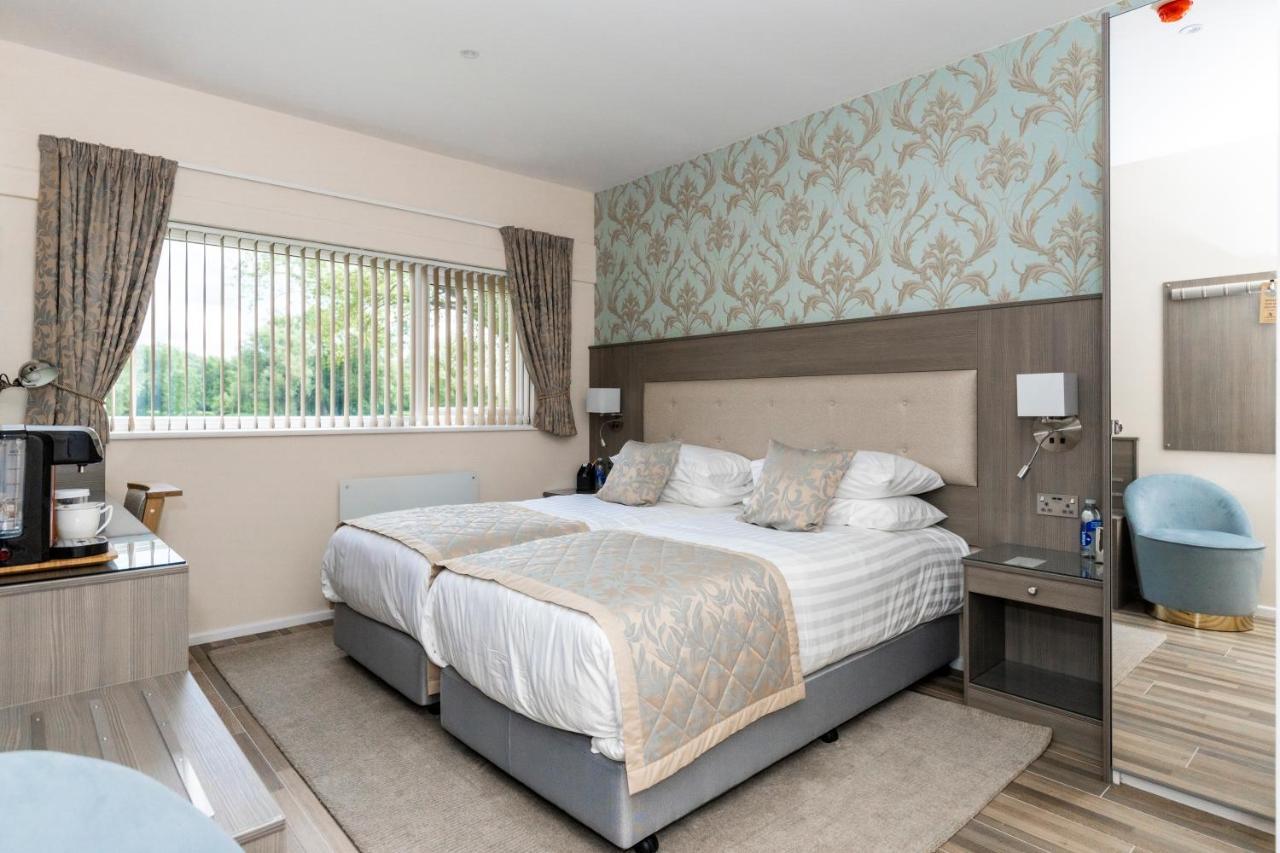 Kingfisher Hotel, Golf And Country Club