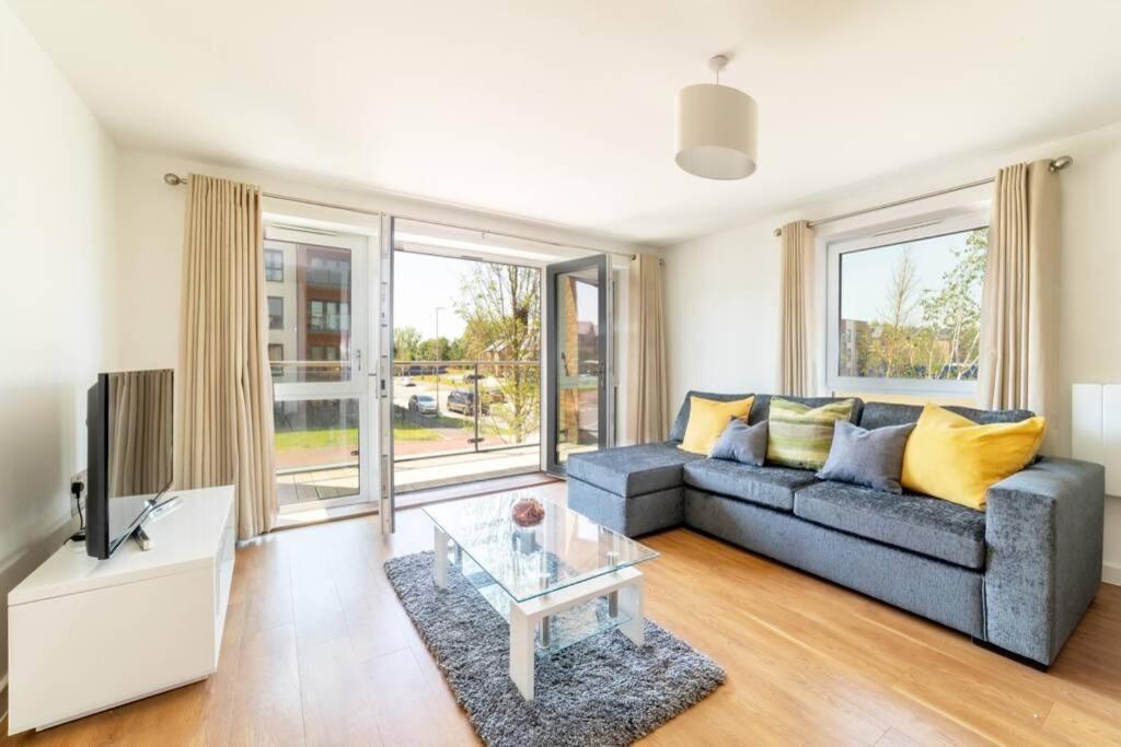 Spacious Two Bedroom, Two Bathroom With Free Parking, Wifi And Netflix By Hp * Milton Keynes