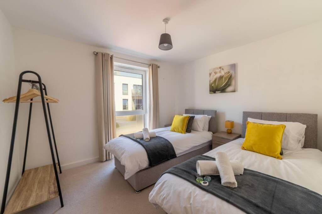 Spacious Two Bedroom, Two Bathroom With Free Parking, Wifi And Netflix By Hp Milton Keynes