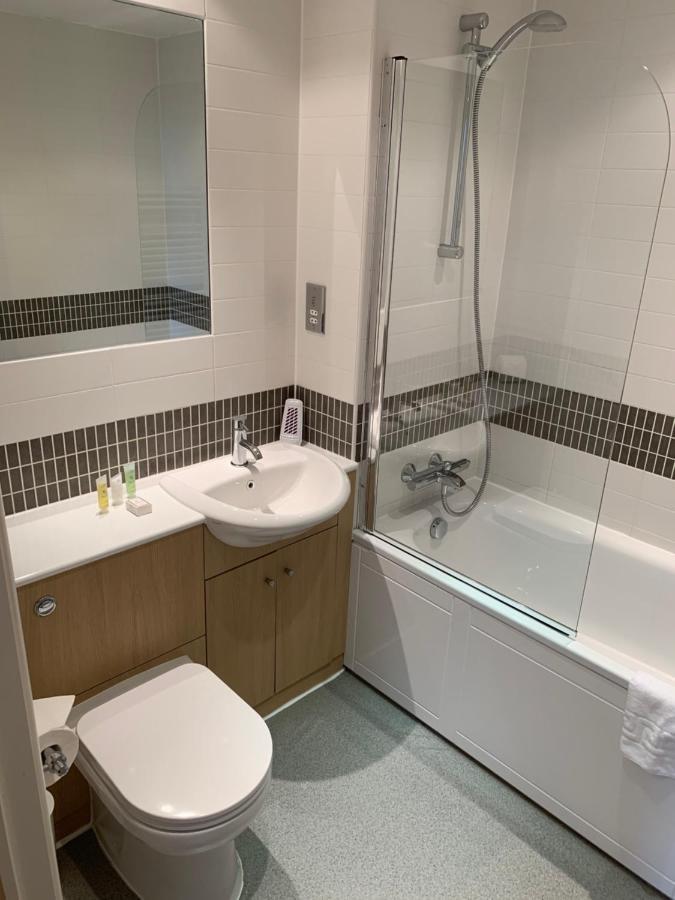 Istay At Vizion - Fully Equipped Modern Serviced With Balconies, Self Check-in, Superfast Broadband & Netflix, Free Underground Parking, 24h Security, Rooftop Gardens, Located In Mk Apartment *