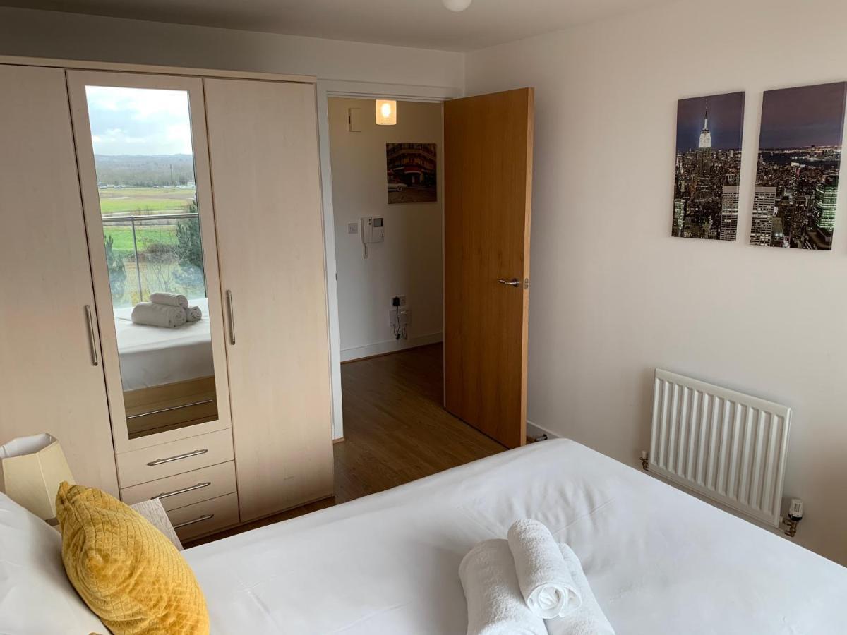 Istay At Vizion - Fully Equipped Modern Serviced With Balconies, Self Check-in, Superfast Broadband & Netflix, Free Underground Parking, 24h Security, Rooftop Gardens, Located In Mk Apartment