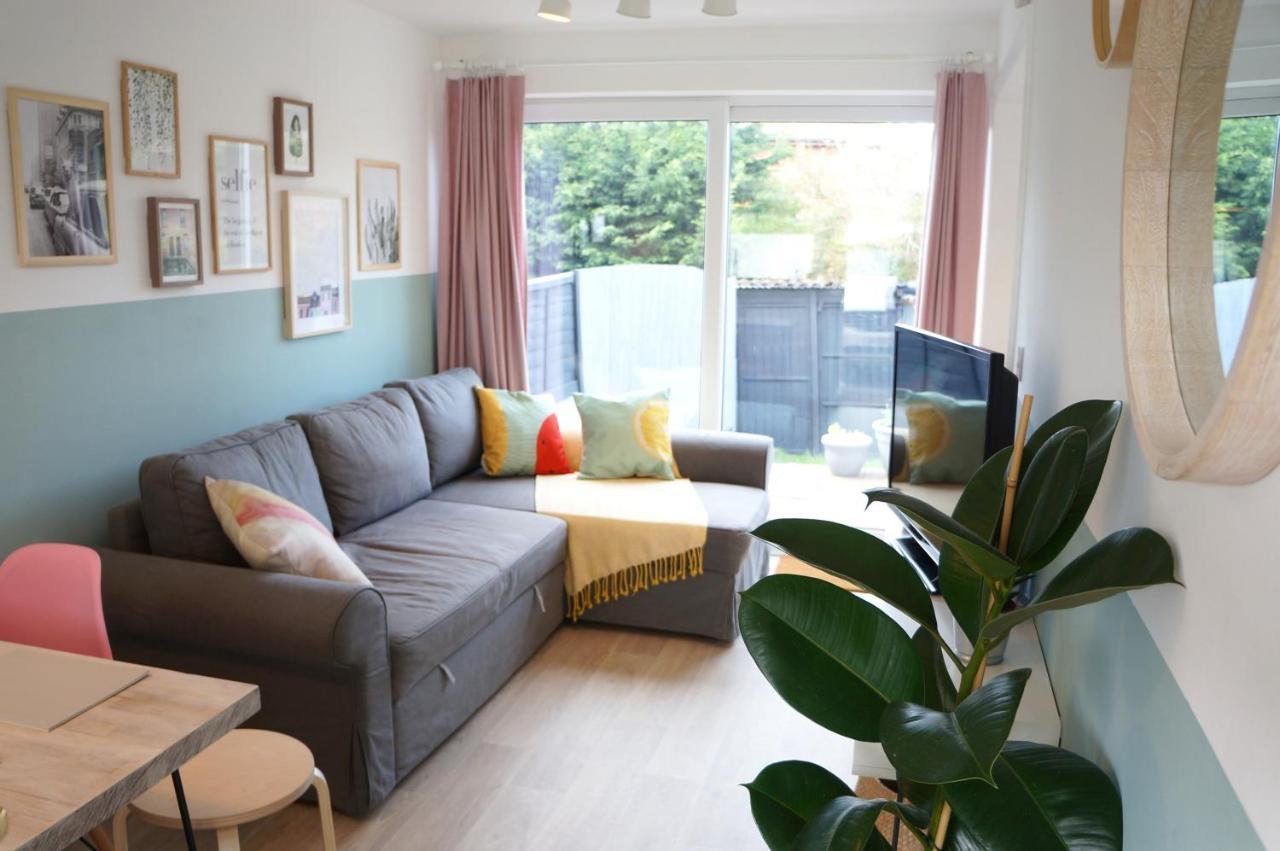 The Oldbrook Garden Flat Apartment *