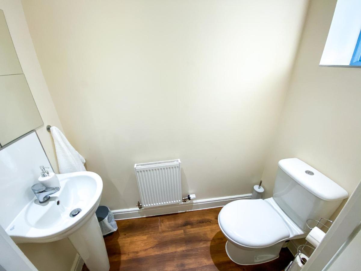 Contractor Specialist, 3 Bedroom House With Free Parking, Wifi & Netflix!