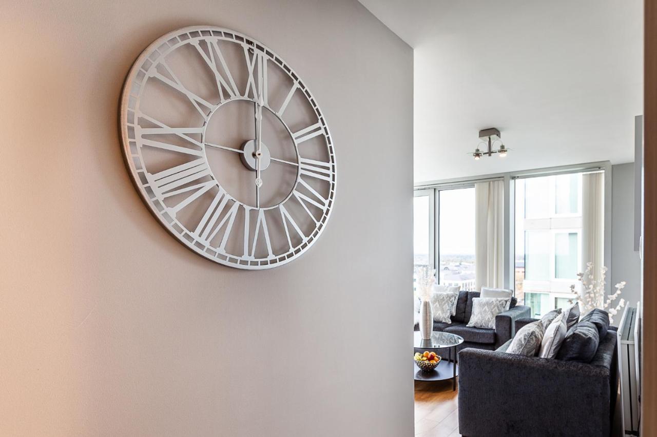 Smart Stay: 2br With Parking Apartment Milton Keynes