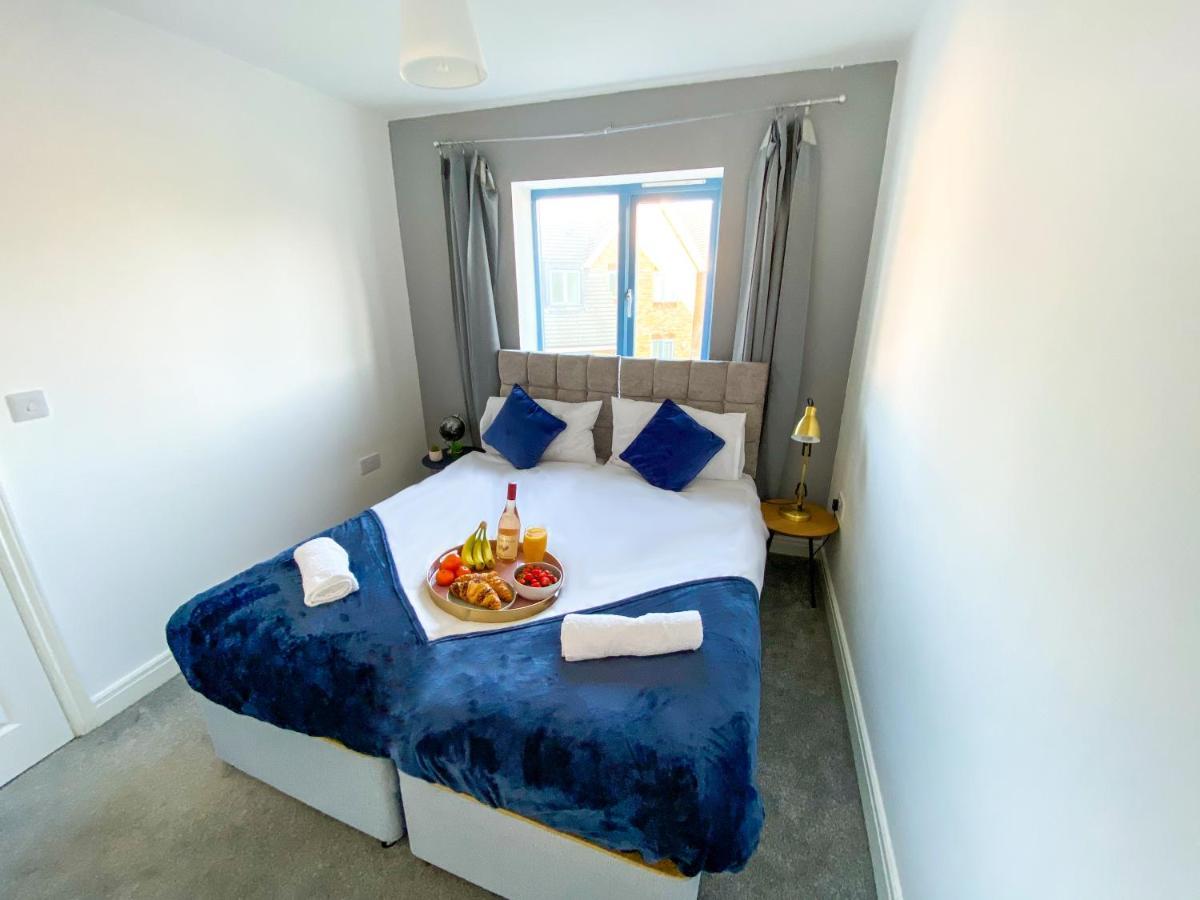 Contractor Specialist, 3 Bedroom House With Free Parking, Wifi & Netflix! Homestay Milton Keynes
